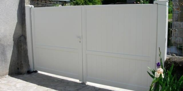 Portail battant aluminium, ouverture manuelle, coloris blanc. Modèle JABAL, Collection CONTEMPORAIN Horizal